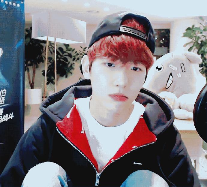 各种吃货视频直播(直播就有上万人观看这件事你怎么看)