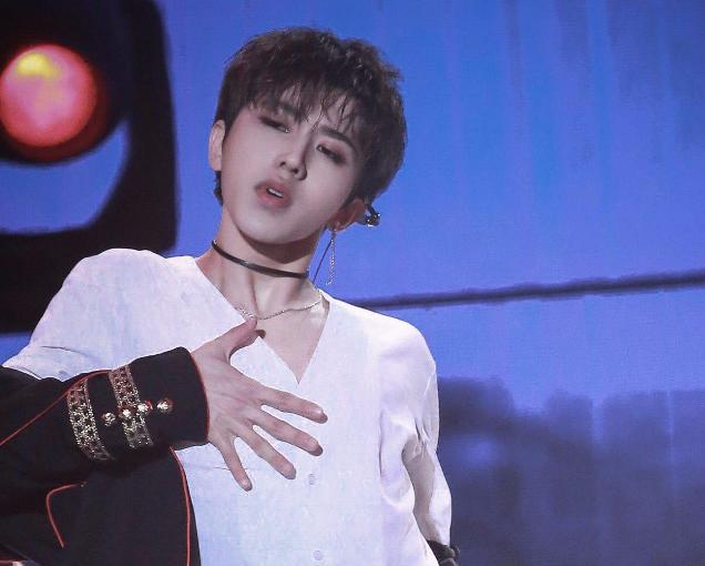 蔡徐坤代言lol(LOL网吧为吸引顾客推奇葩活动)